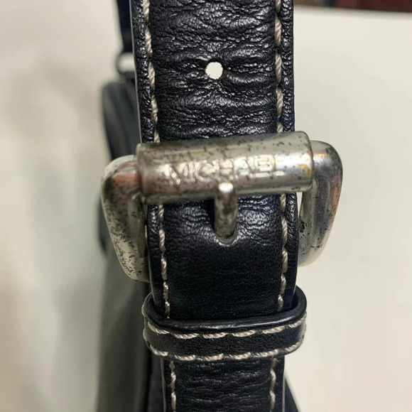 Michael Kors Black leather petite shoulder bag - Picture 5 of 12